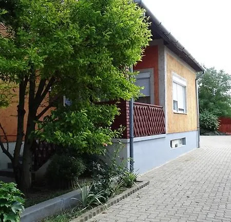 Holiday home Borostyan Nyaralohaz *