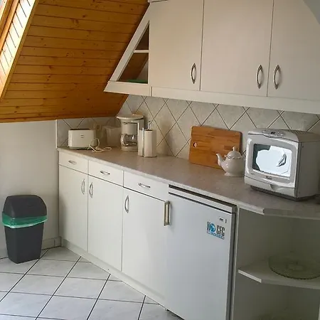 Borostyan Nyaralohaz Balatonboglar